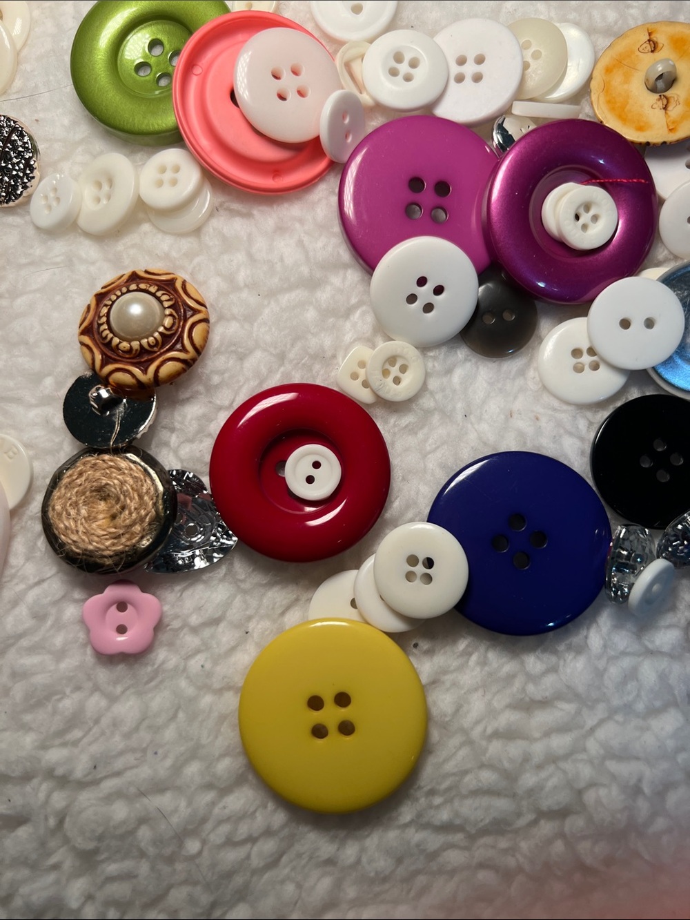 Mixed Color Sewing Button Lot - Picture 4 of 6
